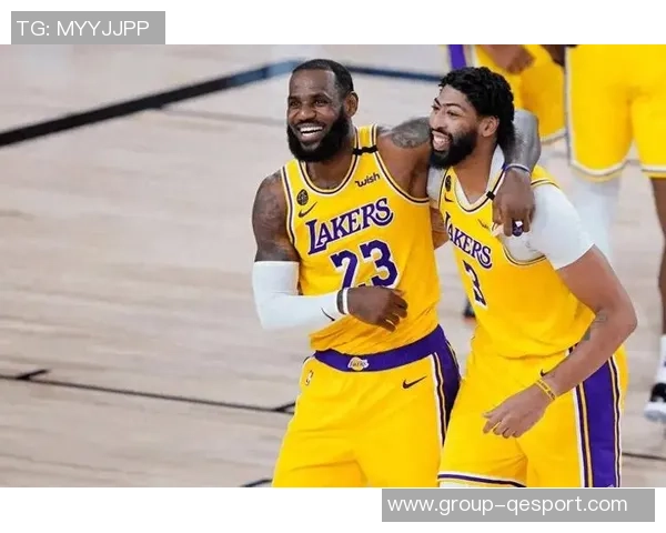 詹姆斯回忆与戴维斯的冠军之路感慨对独行侠的情感对决