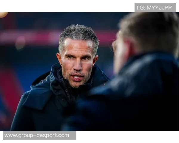 范佩西率队遭绝杀后卫失误引发怒火欧联杯六轮战绩惨淡