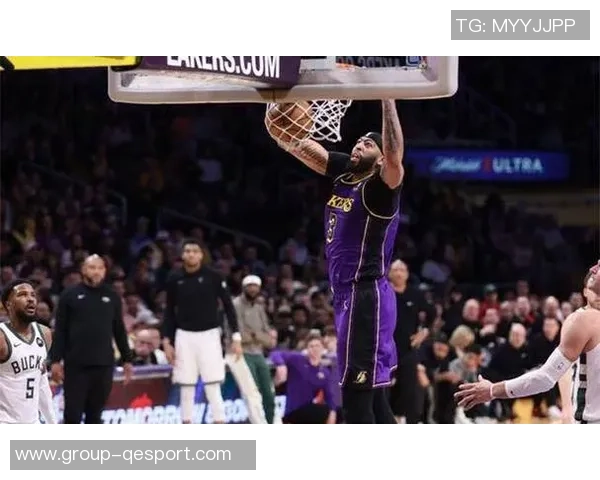 势如破竹的精彩瞬间弗拉格飞身大帽拉塞尔助攻浓眉空中暴扣 势如破竹的精彩瞬间弗拉格飞身大帽拉塞尔助攻浓眉空中暴扣