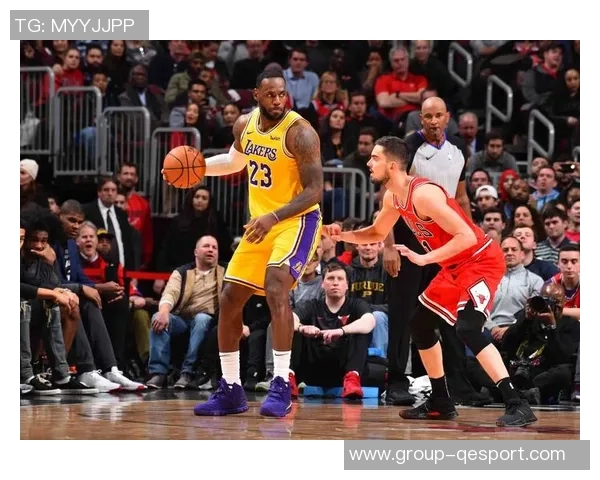 克拉克斯顿再创佳绩29分钟砍下三双14分11板10助助球队赢得胜利