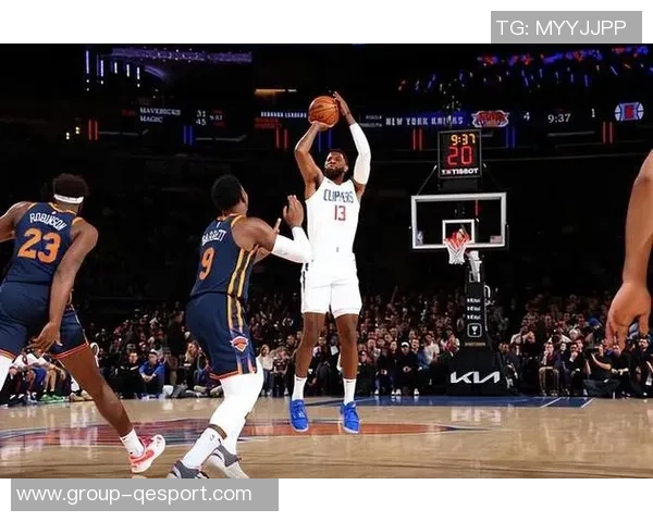 保罗掌舵经验丰富助攻8次虽无得分但贡献3篮板3抢断表现出色